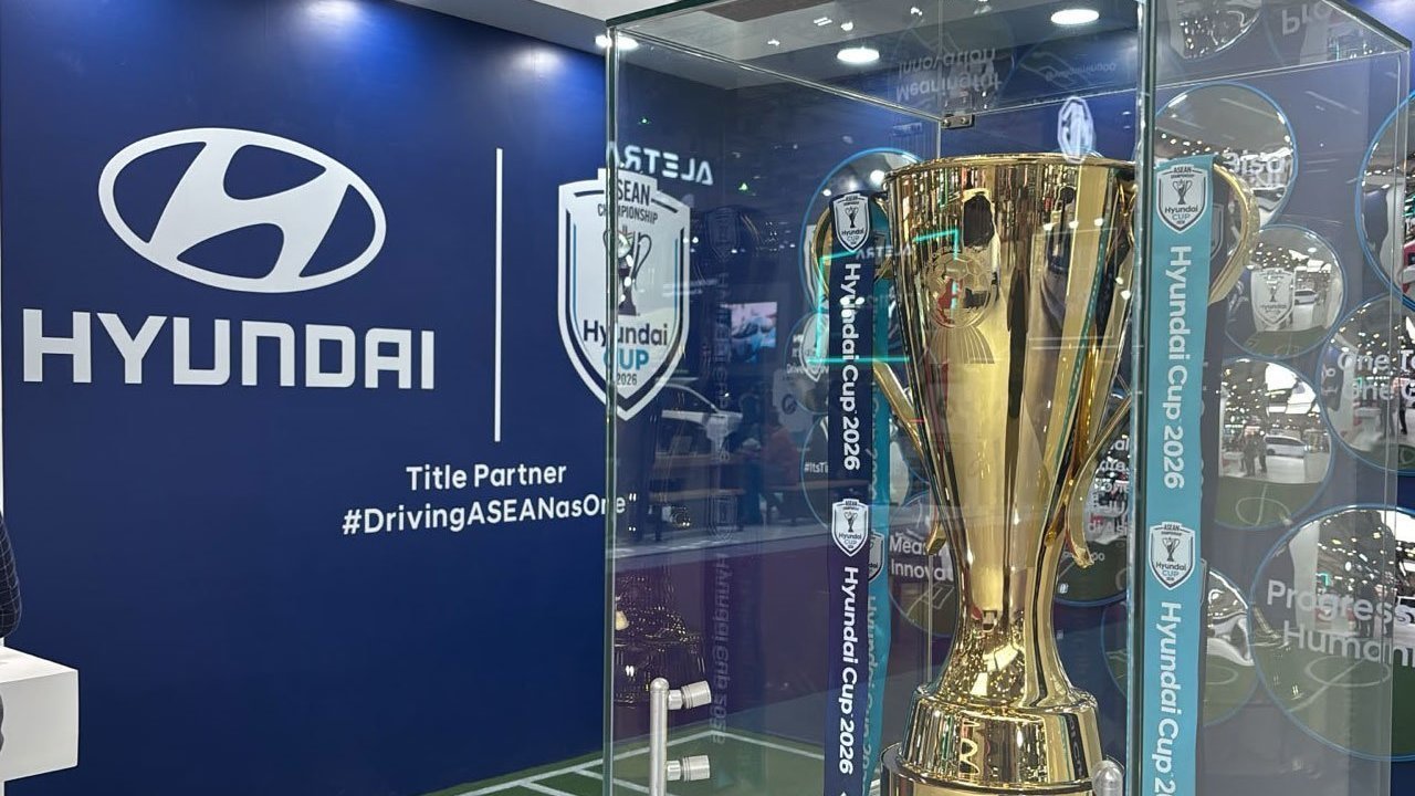 Trofi Piala AFF 2026 Mejeng di GIIAS, Atmosfer Sepak Bola Terasa di Pameran Otomotif Terbesar