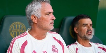 Real Madrid Cari Bek Tengah Kaki Kiri: Misi Jose Mourinho Lengkapi Skuad 2026/2027 Real Madrid Cari Bek Tengah Kaki Kiri: Misi Jose Mourinho Lengkapi Skuad 2026/2027