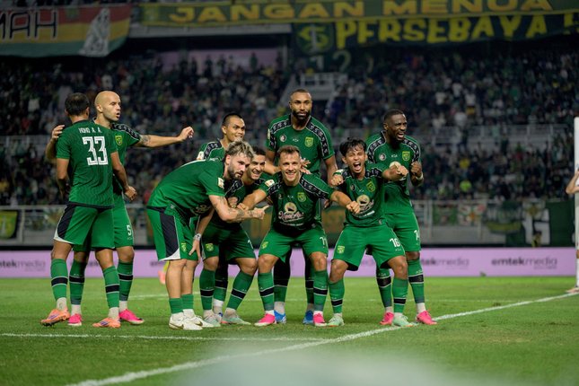 Persib dan Persebaya Lolos sebagai Juara Grup Persib dan Persebaya Lolos sebagai Juara Grup