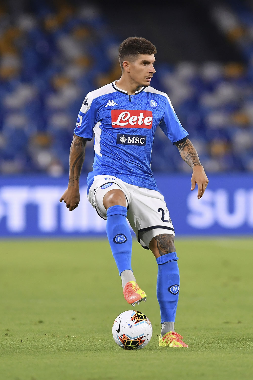 Napoli Kalahkan AS Roma 2-1