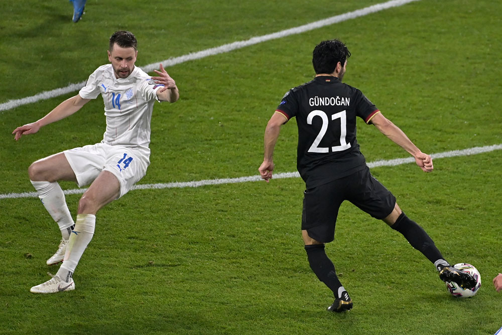 Jerman Terlalu Tangguh Bagi Islandia