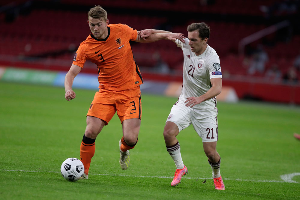 Belanda Sikat Latvia 2-0