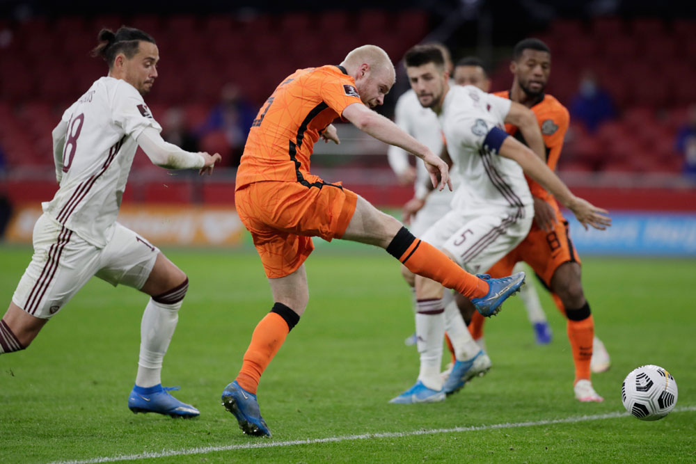 Belanda Sikat Latvia 2-0
