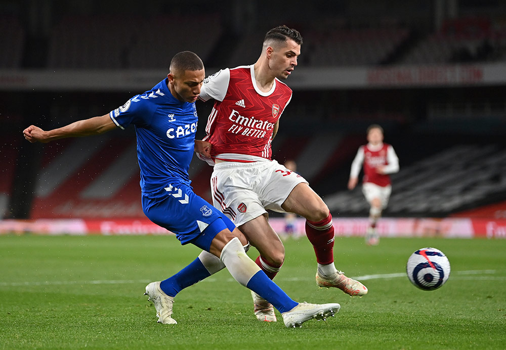 Blunder Bernd Leno Bikin Arsenal Gigit Jari