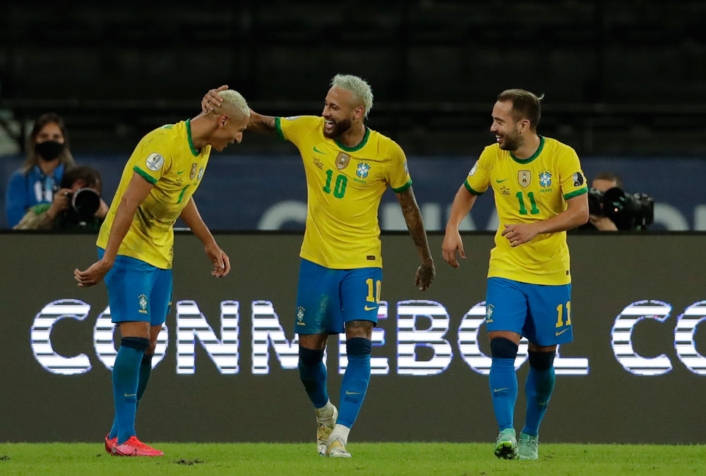 Brasil Pesta Gol ke Gawang Peru