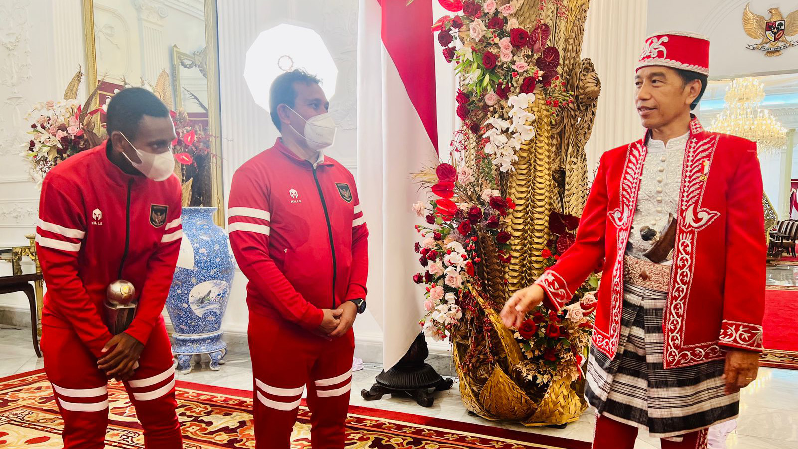 Momen Ketika Kapten Timnas U-16 Gugup bertemu Presiden Jokowi di Perayaan HUT RI ke-77