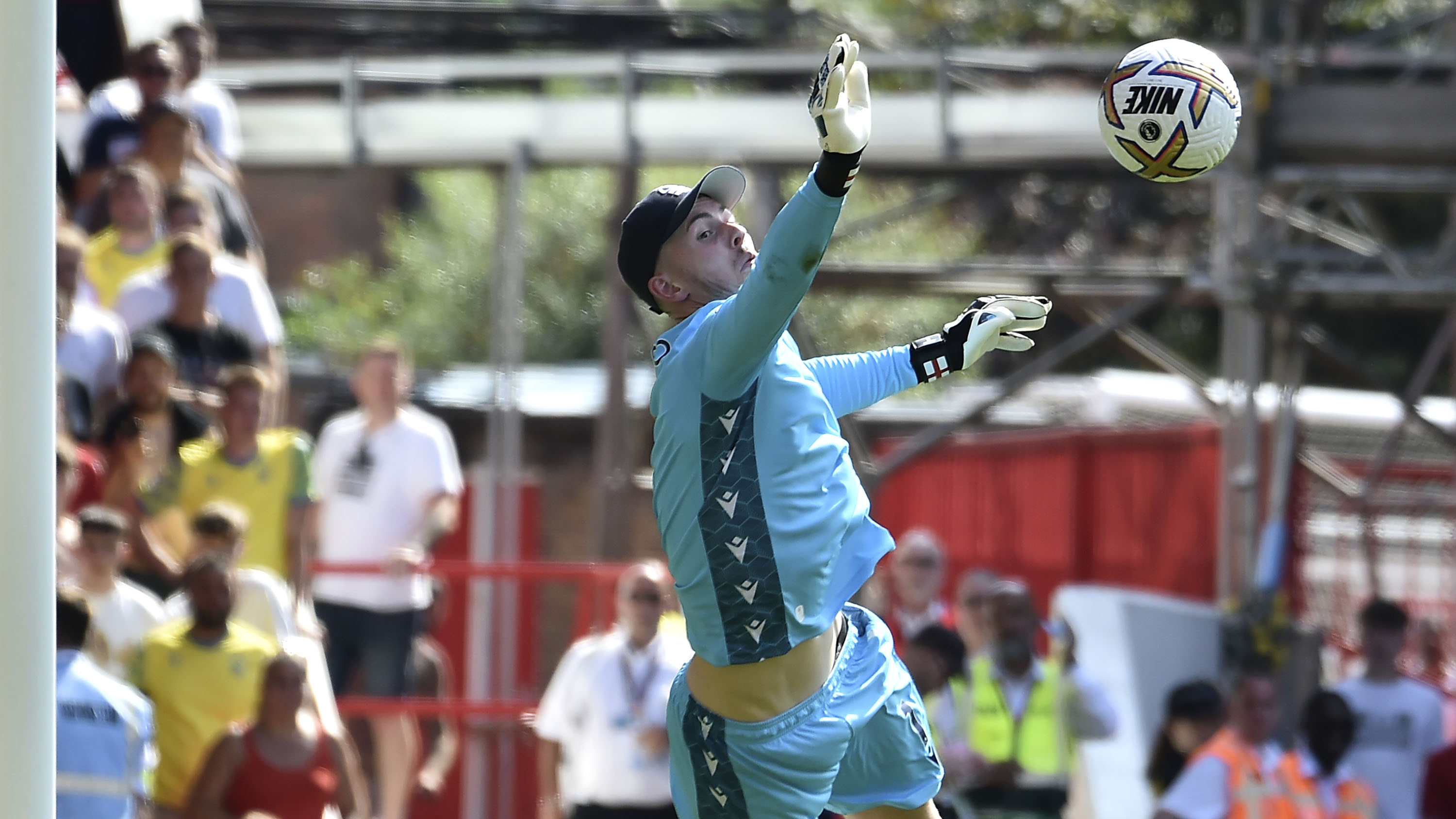 Tersingkir dari MU, Dean Henderson Tampil Menawan di Premier League Bersama Nottingham Forest