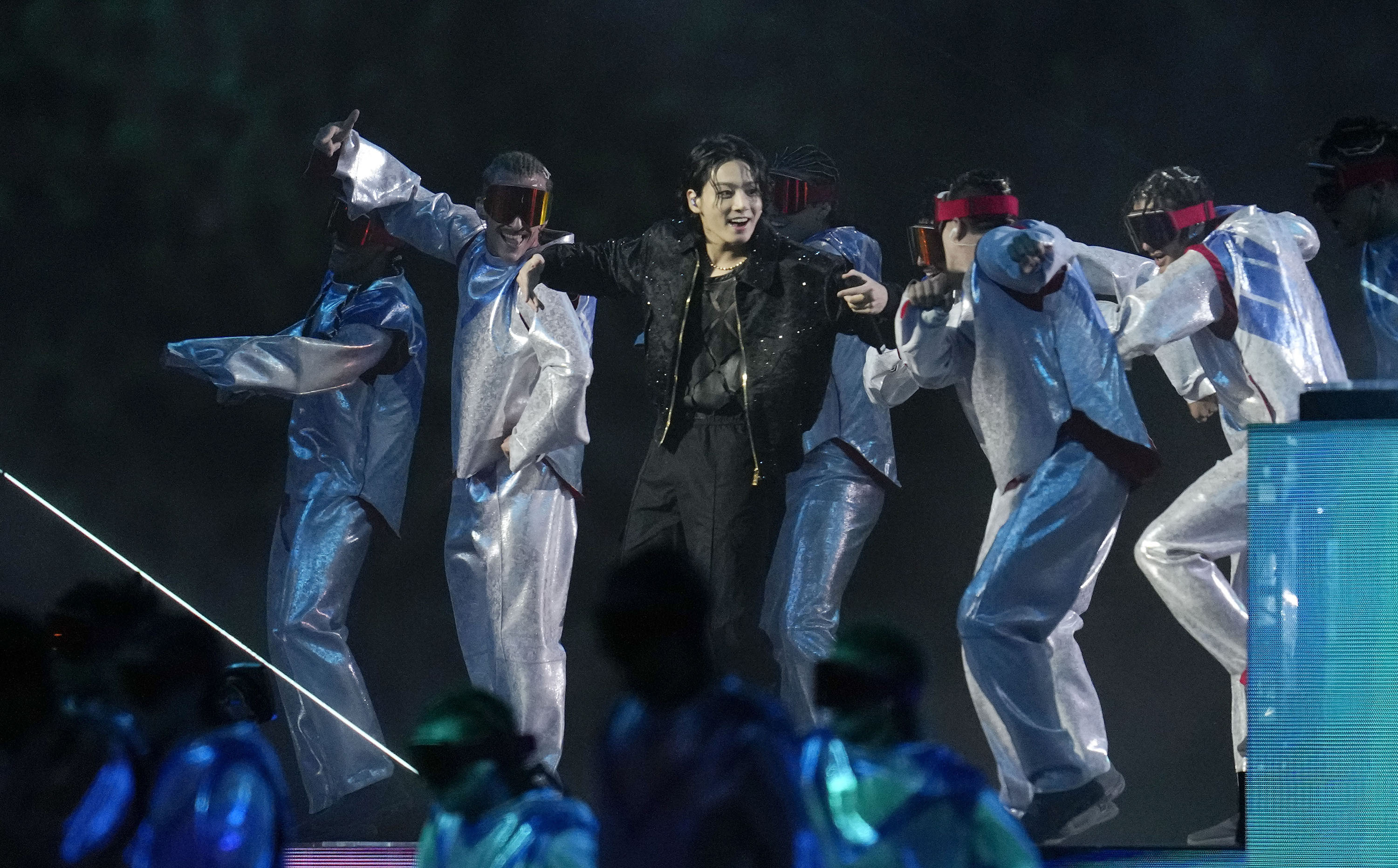 Jungkook BTS Getarkan Suasana Opening Ceremony Piala Dunia 2022 dengan Lagu Dreamers