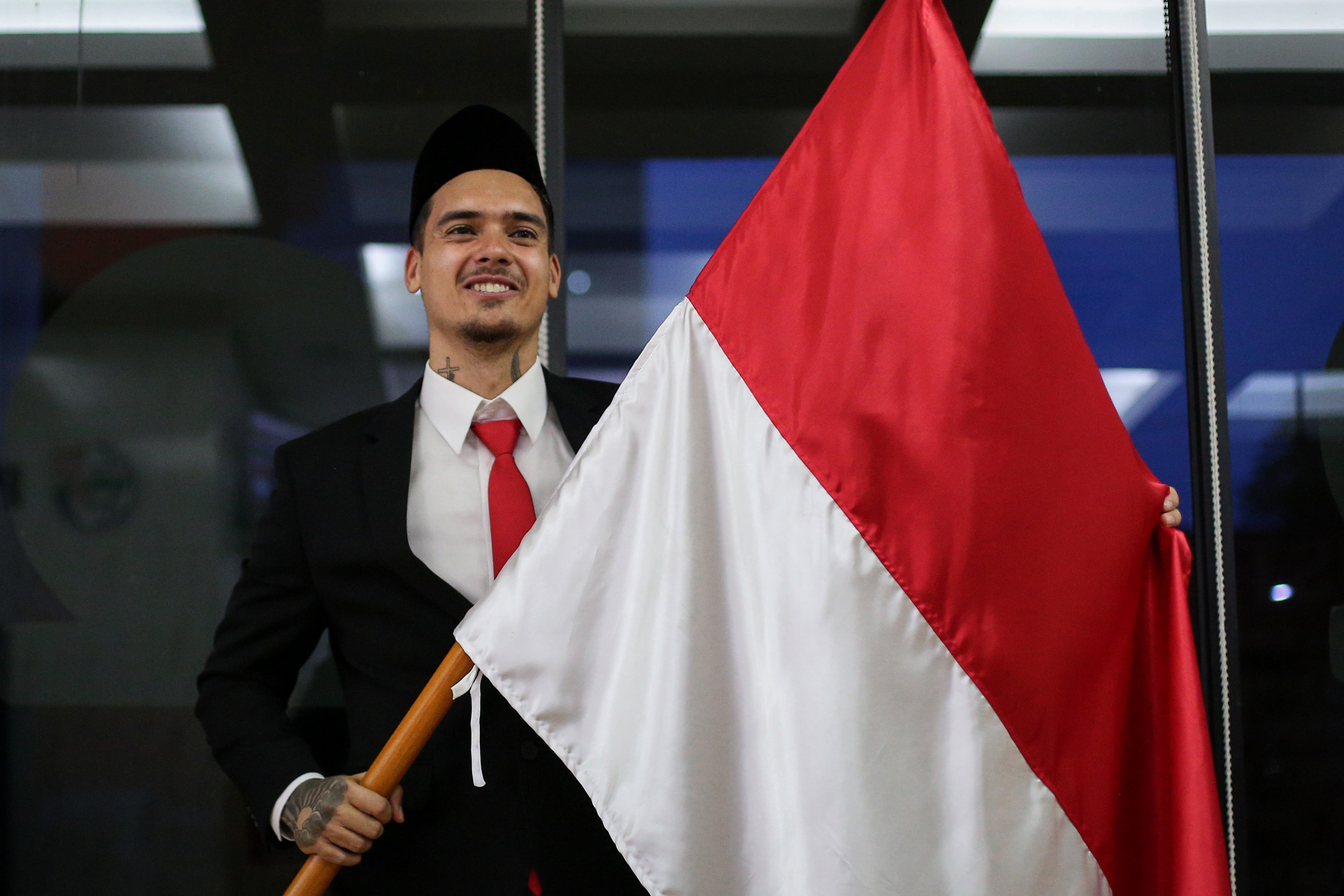 Rangkul Iwan Bule, Shayne Pattynama Sah Jadi Warlok