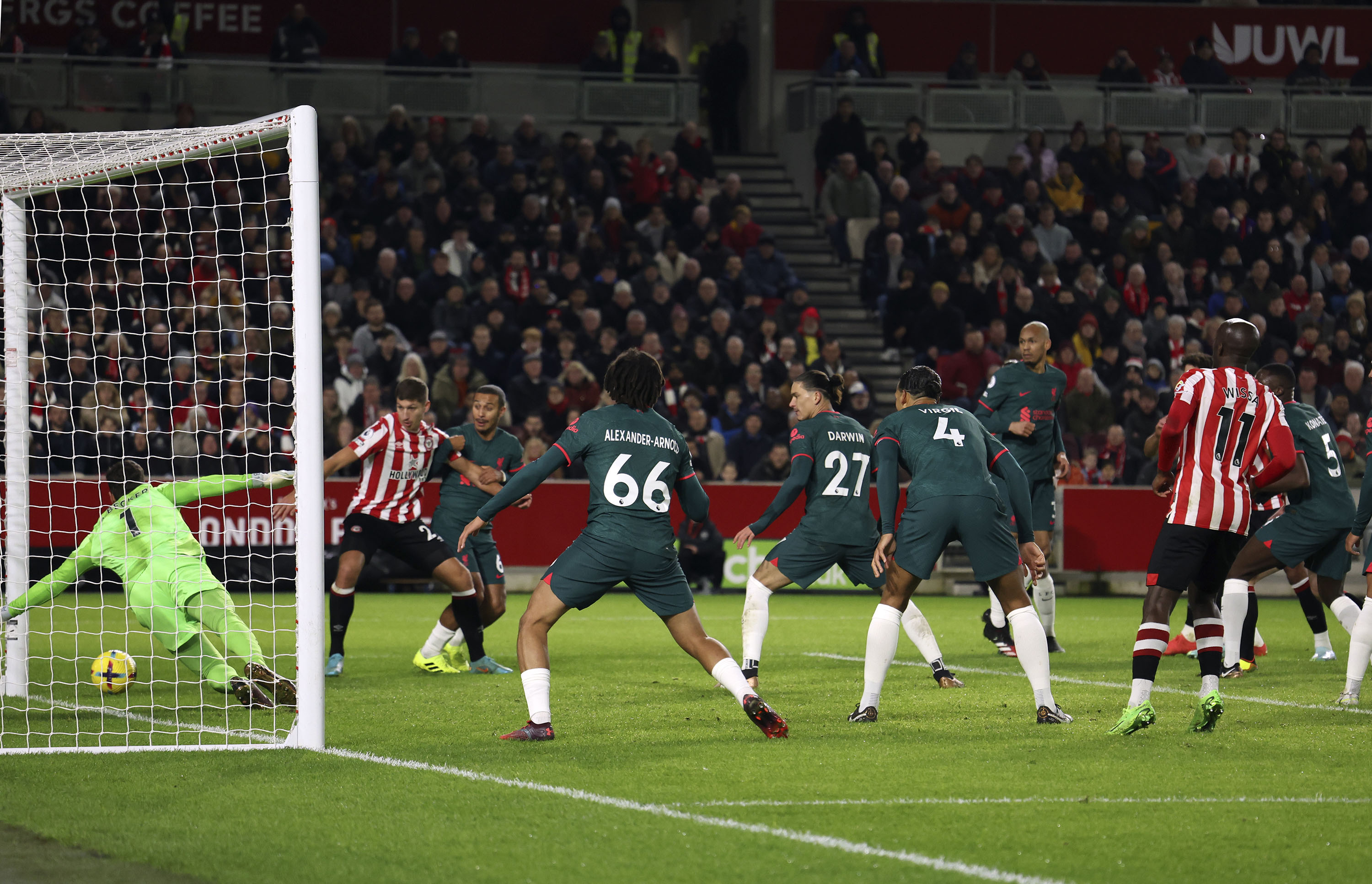 Liverpool Hancur Lebur di Sarang Brentford saat Laga Lanjutan Liga Inggris