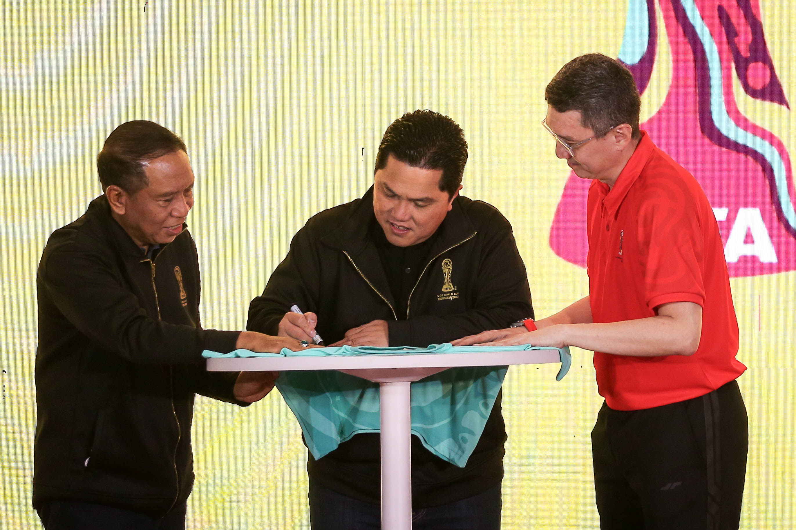 JUARAGA Bersama Erick Thohir Rilis Merchandise Resmi Piala Dunia U-20 2023