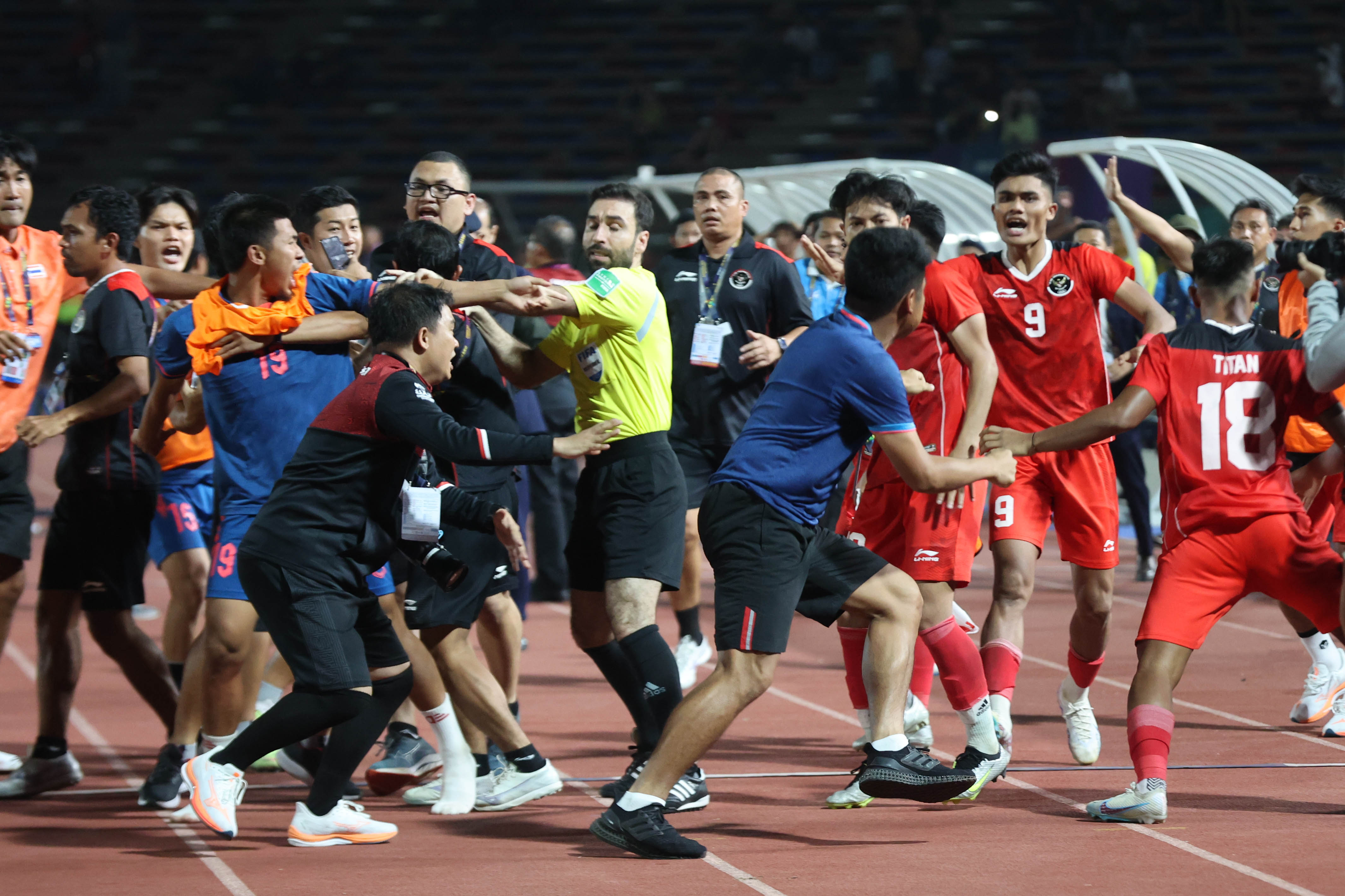 Jadi Musuh Bebuyutan, Baku Hantam Timnas Indonesia U-22 Vs Thailand di Final SEA Games 2023 Tidak Terhindarkan