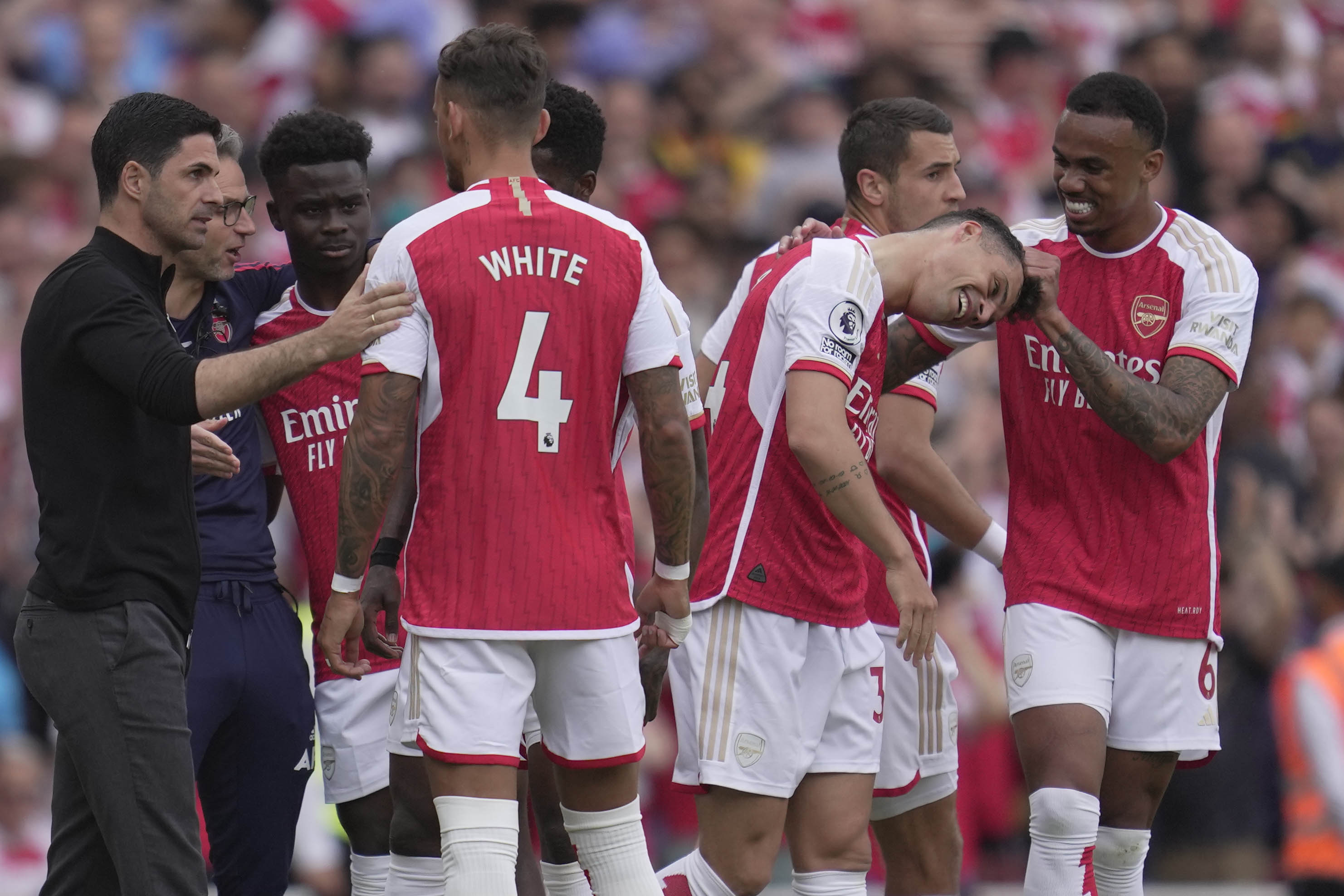 Kocak, Aksi Usil Dua Pemain Arsenal ke Granit Xhaka Setelah Cetak Brace