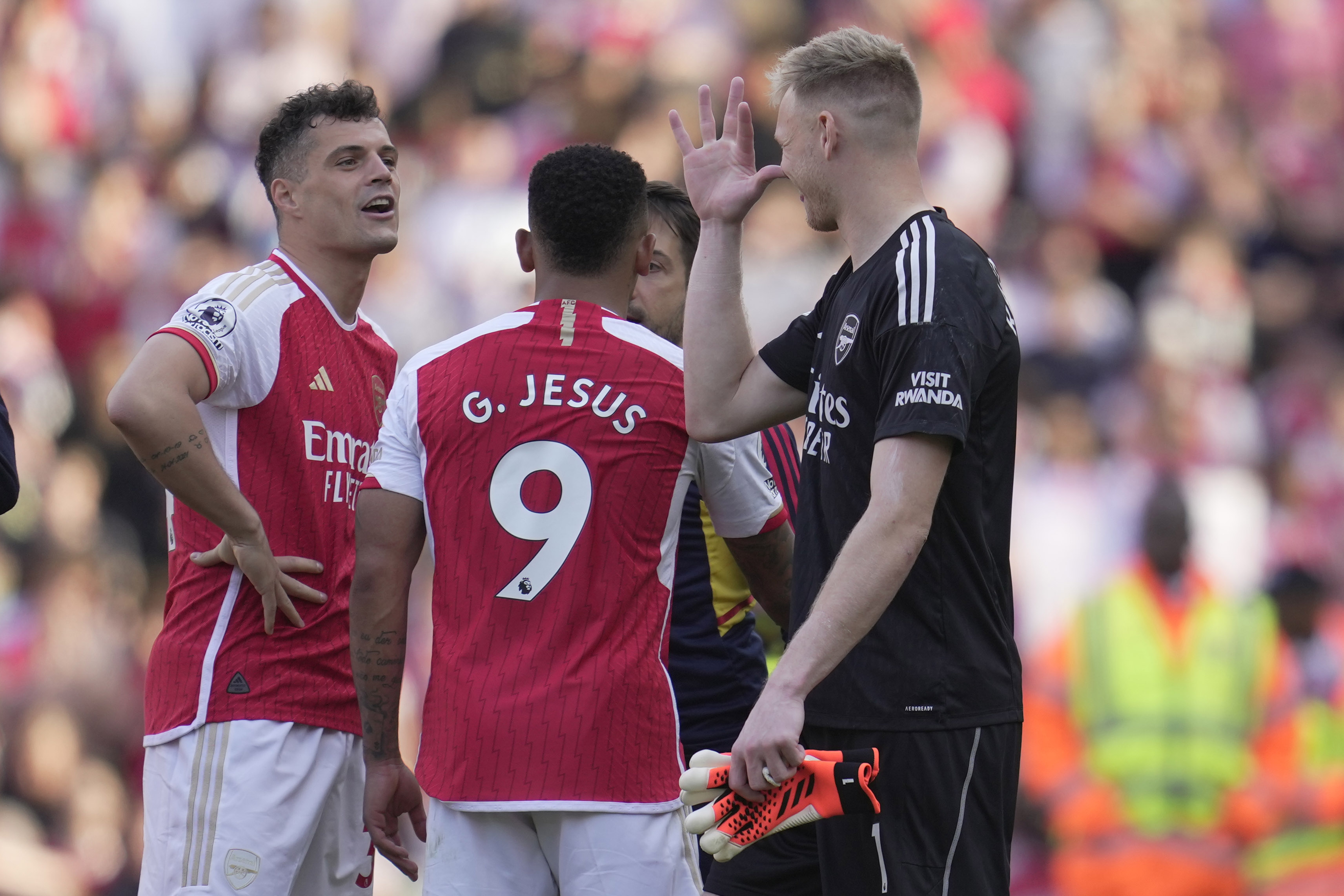 Kocak, Aksi Usil Dua Pemain Arsenal ke Granit Xhaka Setelah Cetak Brace