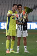 Pesta Juara Juventus Usai Menangi Serie A 2019-2020 Pesta Juara Juventus Usai Menangi Serie A 2019-2020