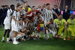 Pesta Juara Juventus Usai Menangi Serie A 2019-2020 Pesta Juara Juventus Usai Menangi Serie A 2019-2020