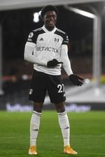 Gol Bunuh Diri Menangkan Tottenham di Markas Fulham Gol Bunuh Diri Menangkan Tottenham di Markas Fulham