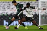 Gol Bunuh Diri Menangkan Tottenham di Markas Fulham Gol Bunuh Diri Menangkan Tottenham di Markas Fulham