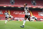 Ketika Anfield Justru Jadi Tempat Pesta Para Tamu Ketika Anfield Justru Jadi Tempat Pesta Para Tamu