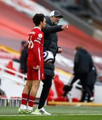 Ketika Anfield Justru Jadi Tempat Pesta Para Tamu Ketika Anfield Justru Jadi Tempat Pesta Para Tamu
