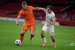 Belanda Sikat Latvia 2-0 Belanda Sikat Latvia 2-0