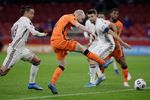Belanda Sikat Latvia 2-0 Belanda Sikat Latvia 2-0