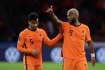 Belanda Sikat Latvia 2-0 Belanda Sikat Latvia 2-0