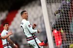 Ronaldo Akhirnya Cetak Gol, Portugal Kalahkan Luksemburg Ronaldo Akhirnya Cetak Gol, Portugal Kalahkan Luksemburg