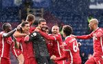 Alisson Cetak Gol Dramatis, Liverpool Menang Alisson Cetak Gol Dramatis, Liverpool Menang