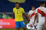 Brasil Pesta Gol ke Gawang Peru Brasil Pesta Gol ke Gawang Peru