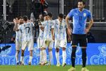 Lionel Messi Pimpin Argentina Sikat Uruguay Lionel Messi Pimpin Argentina Sikat Uruguay