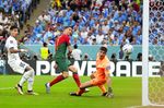 Ketika Dua Pemain MU Loloskan Negaranya ke Babak 16 Besar Piala Dunia 2022 Ketika Dua Pemain MU Loloskan Negaranya ke Babak 16 Besar Piala Dunia 2022