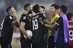 Provokasi Ofisial Timnas Vietnam Hingga Keributan Antar Pemain di Lapangan dalam Semifinal Leg Kedua Piala AFF 2022 Provokasi Ofisial Timnas Vietnam Hingga Keributan Antar Pemain di Lapangan dalam Semifinal Leg Kedua Piala AFF 2022