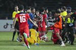 Jadi Musuh Bebuyutan, Baku Hantam Timnas Indonesia U-22 Vs Thailand di Final SEA Games 2023 Tidak Terhindarkan Jadi Musuh Bebuyutan, Baku Hantam Timnas Indonesia U-22 Vs Thailand di Final SEA Games 2023 Tidak Terhindarkan