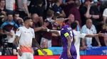 Insiden Kepala Kapten Fiorentina Berdarah Nodai Gelar Juara West Ham United Insiden Kepala Kapten Fiorentina Berdarah Nodai Gelar Juara West Ham United